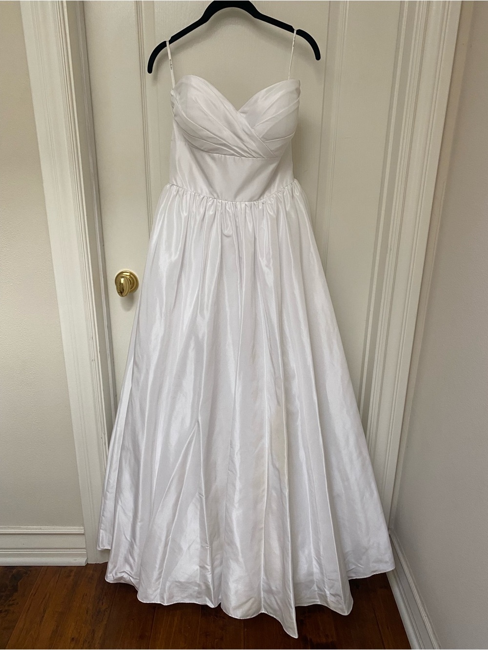 Classic White Strapless Ball Gown Wedding Dress